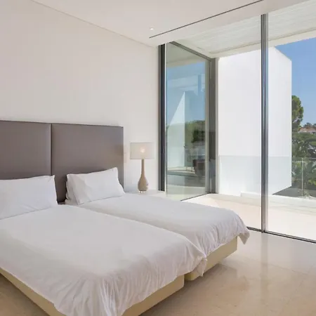 Sleeps 8 Pool Air Con T480194